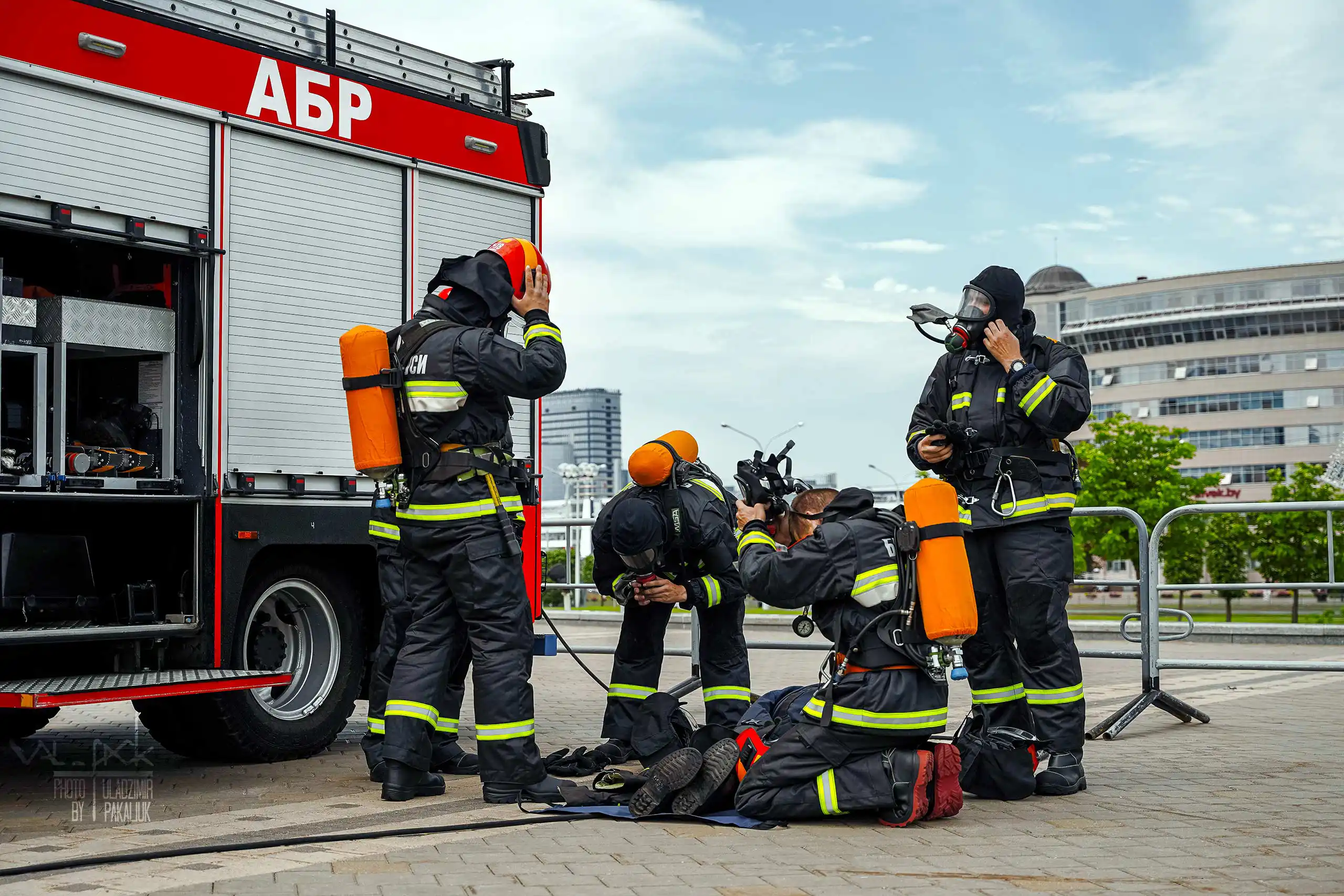 Пожарные после учений